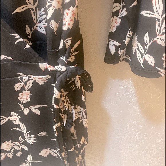 White House Black Market Floral Skort Romper XL Like new! - Picture 5 of 7